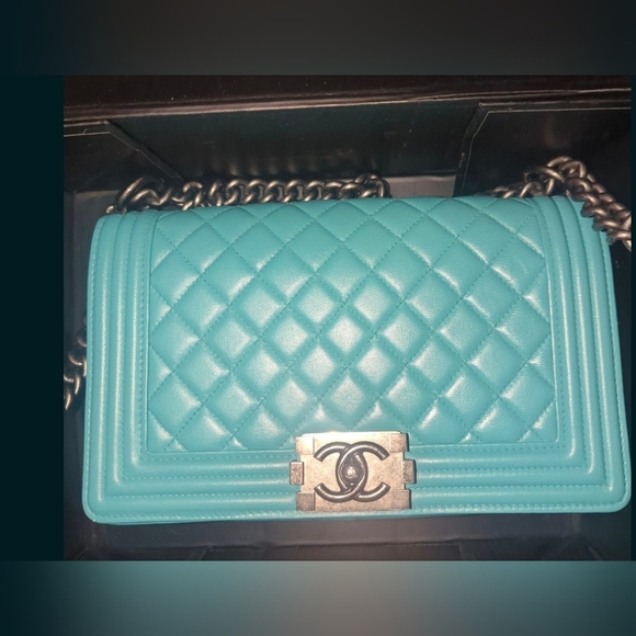 Chanel Boy Bag Turquoise Quilted Lambskin Authentic Rare Like New - Picture 1 of 12